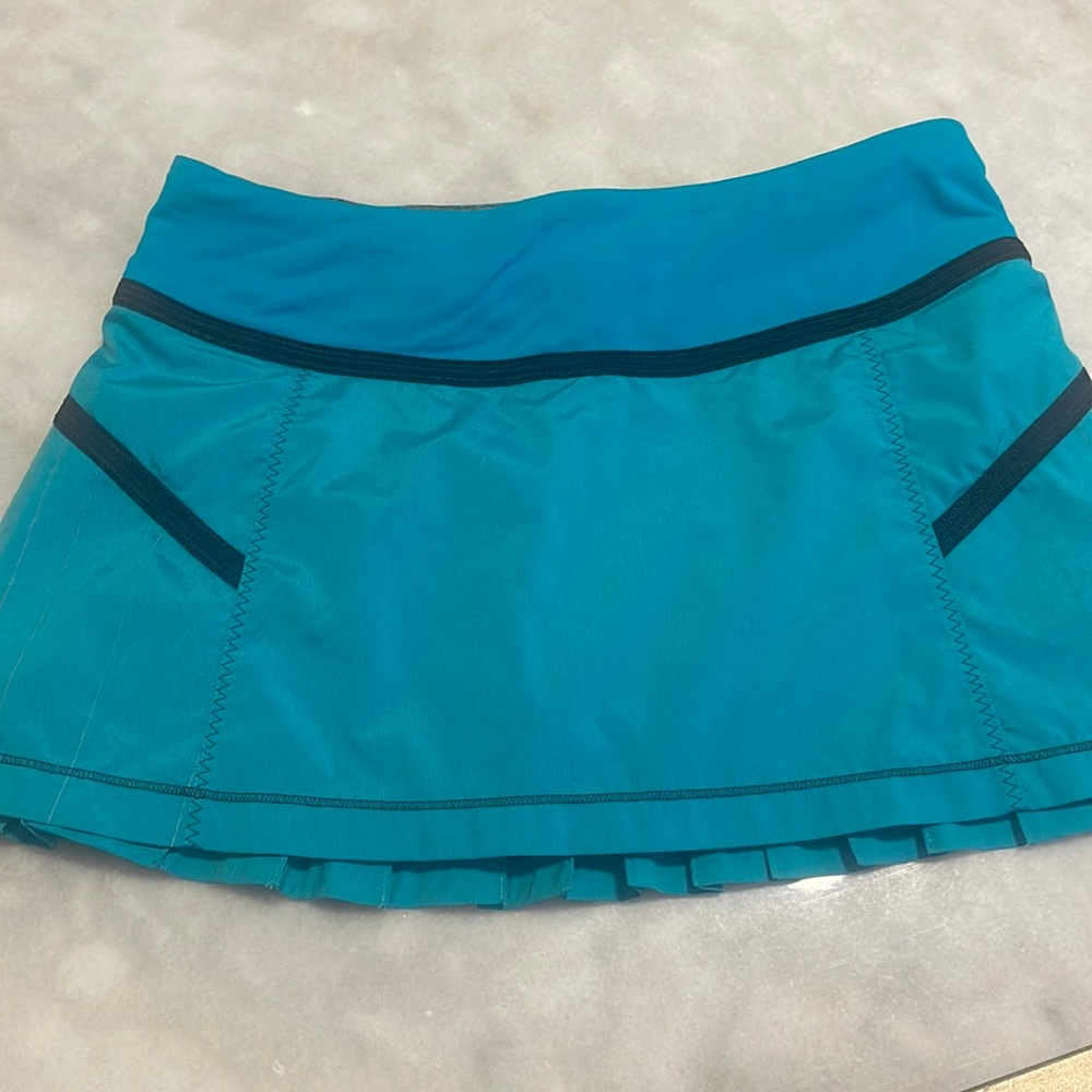 Lululemon athletics skirt size 6